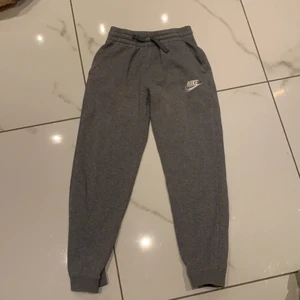 Mjukis - Nike mjukisar i st 147-158 (barnstorlek) Nyskick