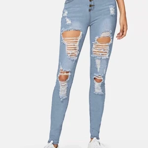 Tajta jeans i storlek Small - Aldrig använda pågrund av att dom va för små så dom är i super fint skick 