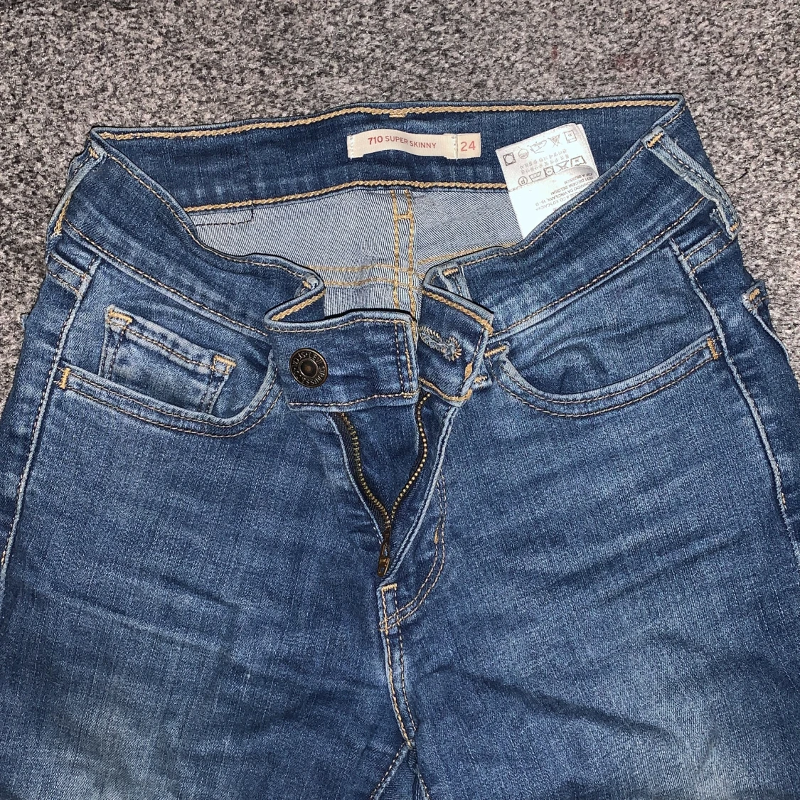 Levis jeans i en mörkblå färg😍 - 91