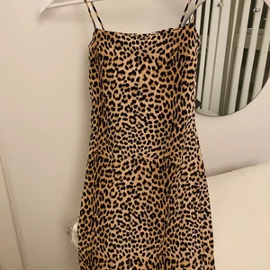 Gina leopard mönster klänning - Aldrig använd