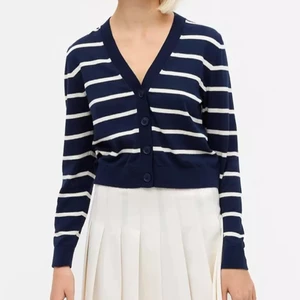 Randig kofta - Jättefin randig kofta i storlek XS, endast använd 1 gång så i väldigt bra skick!💗