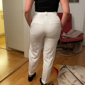 Kostymbyxor - Vita kostymbyxor i nyskick