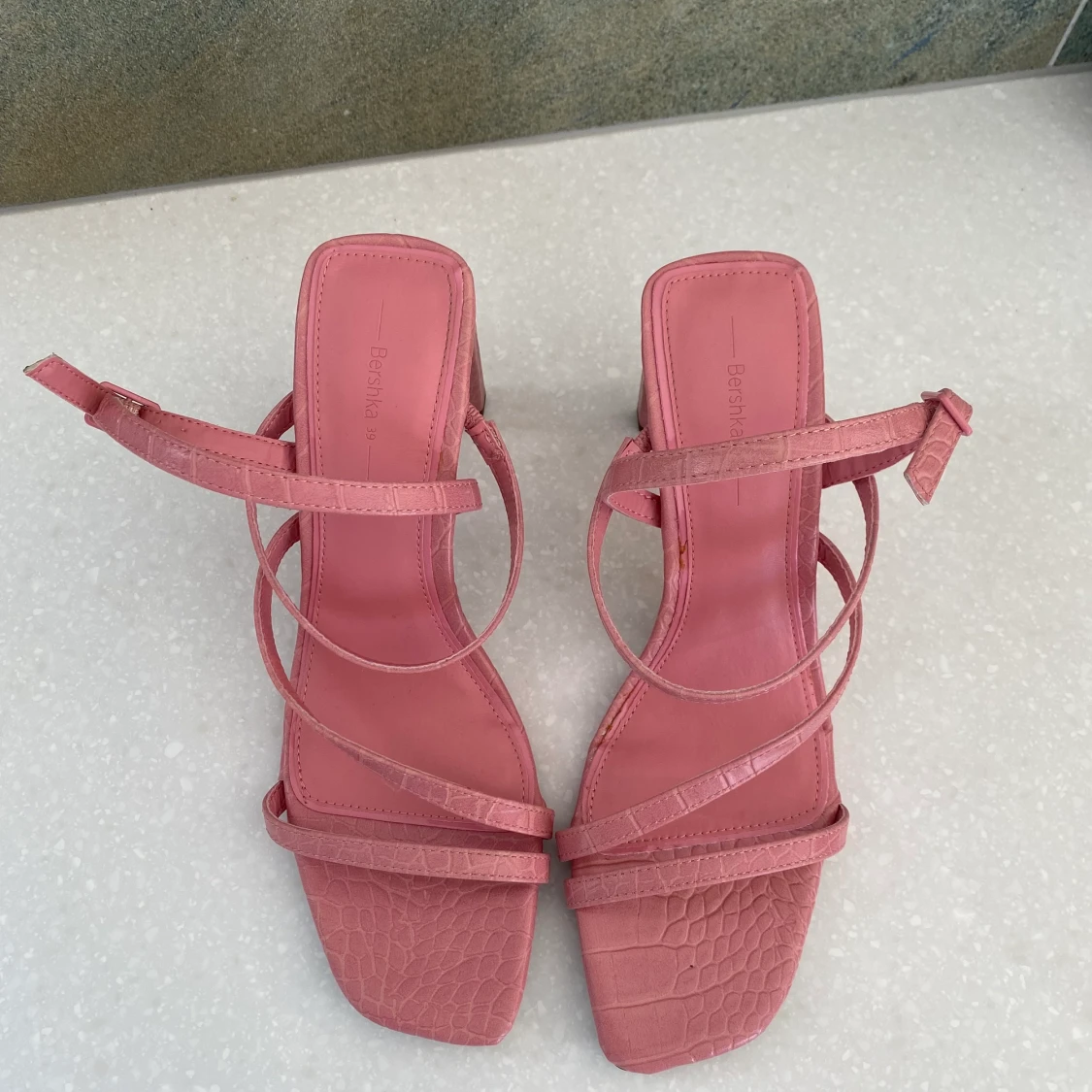 Superfina rosa klackar från Bershka - 90