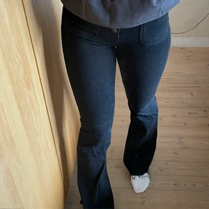 Jeans från zara - Långa svarta jeans från zara