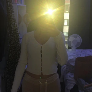 Blus - Denhär blusen/tröjan från new yorker i storlek XS säljer jag för 70kr