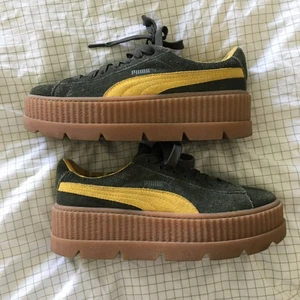 Fenty x puma skor 39 - Rihanna Fenty x puma green and yellow platform sneakers. Size 39. Used but great condition!!