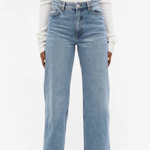 Yoko jeans - Från Monki🌸  Sparsamt använd och o fint skick, som nya!⭐️  Nypris 400kr Säljs för 240kr inkl frakt