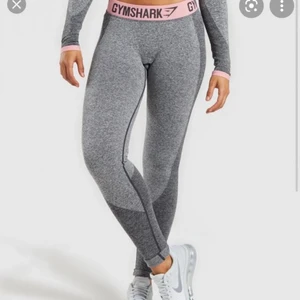 Gymshark byxor i storlek S - Lite urtvättade i färgen annars bra skick! 
