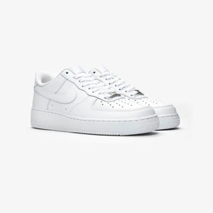 Nike air force 1 - Säljer mina Nike air force 1 i stl 41 då de är förstora! Använda 3 gånger! Skriv privat för mer bilder (egna bilder) Frakt tillkommer