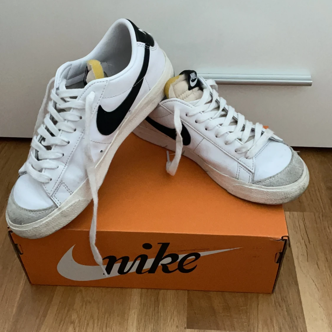 Nike W BLAZER LOW 77 - 90