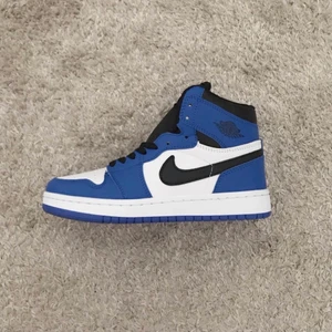 Jordan 1 - 1-3 dagar med sparbar frakt, storlek 37