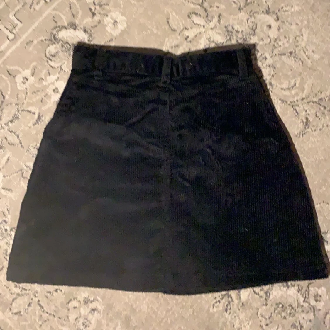 Svart manchesterkjol från monki - 90