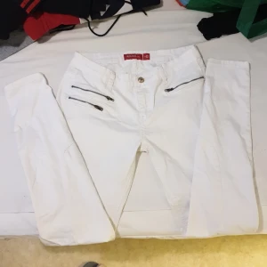 Jeans vit - Red tag storlek uk 10