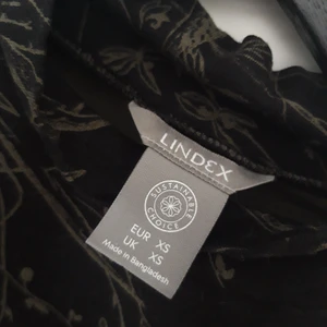 långärmad polo - köptes på lindex för något år sen. använd 2 ggr högst. används knapp längre. storlek xs