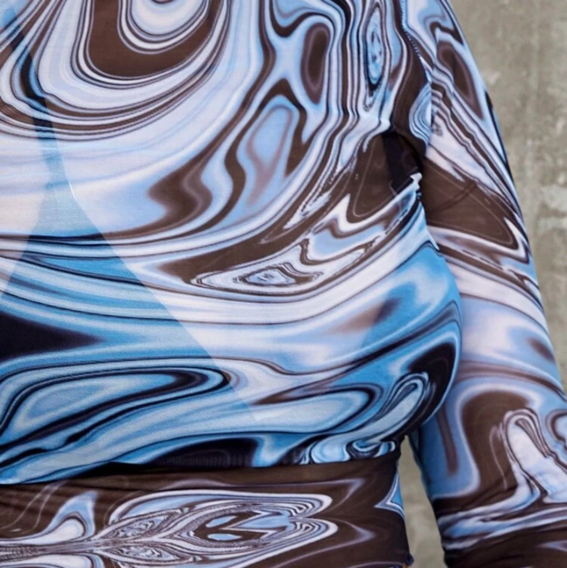 Snygg genomskinlig topp