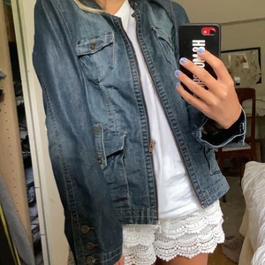 Jeansjacka - Vintage jeansjacka med cool urtvättad stil!❤️❤️