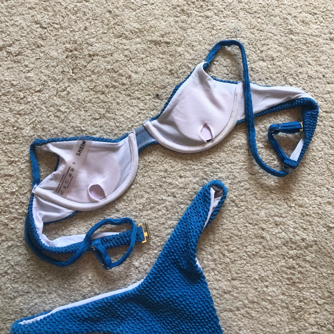 Oanvänd bikini från Shein - 90
