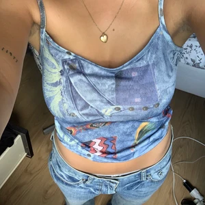 coolt linne - Häftigt linne i storlek 176 men jag skulle säga S. Säljer pga att den inte kommer till användning. ❤️