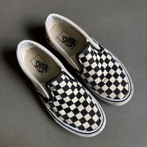 vans checkerboard slip on - Ska flytta utomlands snart och behöver bli av med lite saker! 