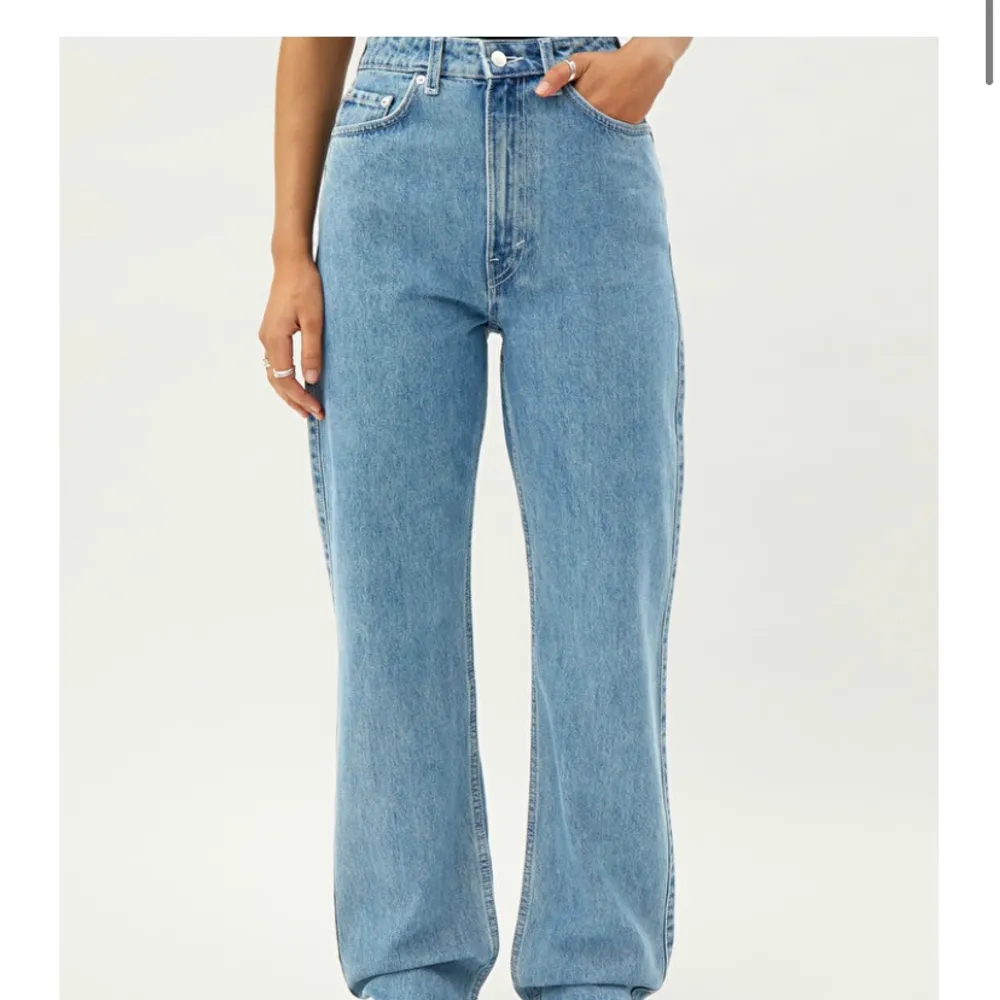 Raka jeans från weekday i modellen ”rowe”. Storlek 24/30. Jeans & Byxor.