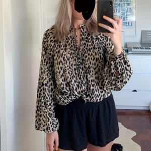 Blus leopard  - Fint skick!