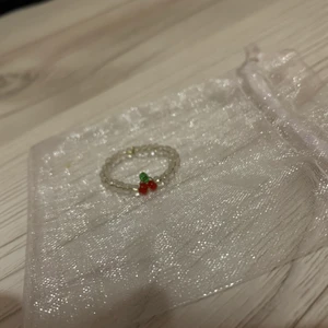 Ur söt hemma gjord ring min favorit ring  - Älskar använ bara 1 gång och det var jätte söt på och passar med allt