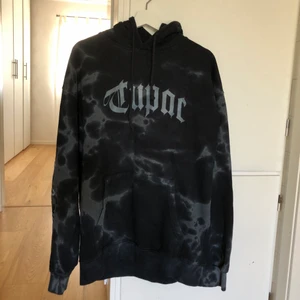 Hoodie - Storlek L. Aldrig använd och helt ny från butik!