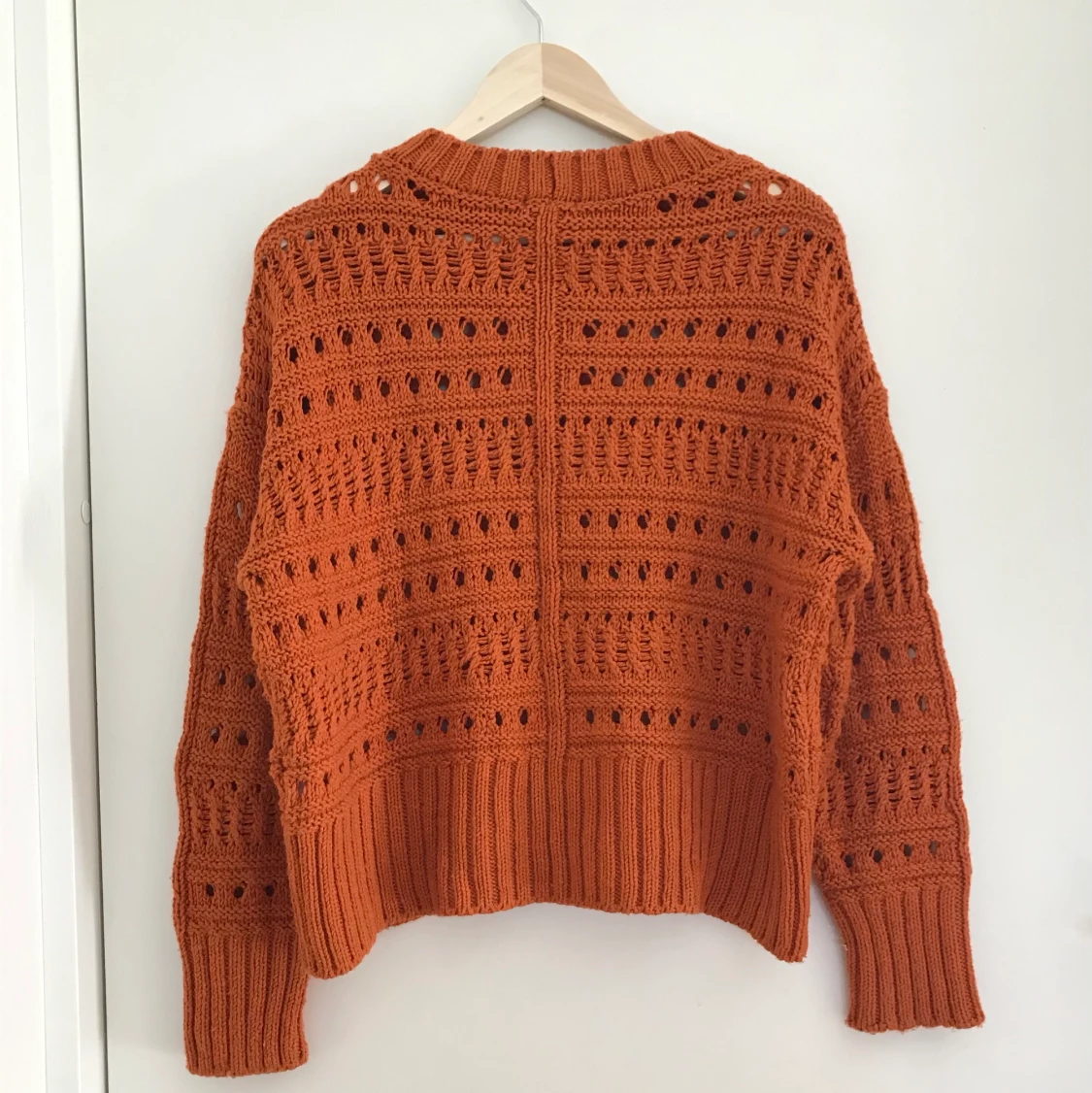 Stickad orange tröja - 90