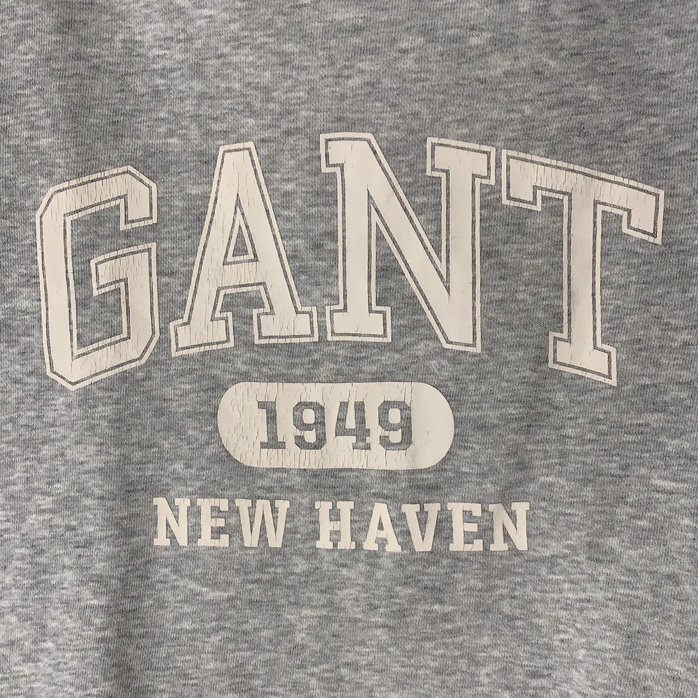 Fin grå tröja från Gant i bra skick. Köpare står för frakten, skriv om du har några frågor! 😄. Tröjor & Koftor.
