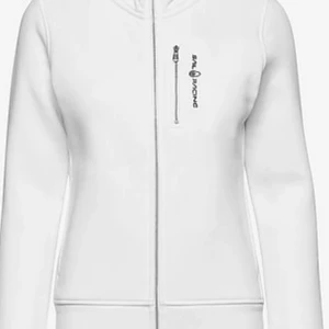 Sail racing kofta - En vit sail racing kofta i väldigt bra skick, endast använd några få gånger!! Storleken är 170 vilket jag hade sagt motsvarar en S ungefär. Den är köpt i sail racing butiken för 1200 kr. Drsgkedjan till fickan har gått av men går fortfarande att öppna och stänga, vill man fixa det kan man gå in till butiken och lösa det hur enkelt som helst:) för fler frågor kan ni skriva privat till mig ❤️ KOMMER EJ GÅ NER I PRIS säljer den redan billigt