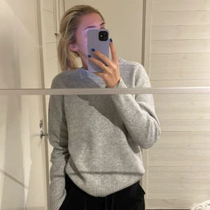 Stickadtröja  - En snygg stickad tröja som tyvärr har blivit lite för liten .. storlek Xs 