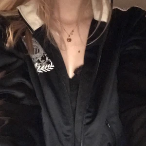 Juicy Couture Kofta - Äkta Juicy Couture Kofta. Storlek: Large. Säljer för 100 kr🖤🖤🖤