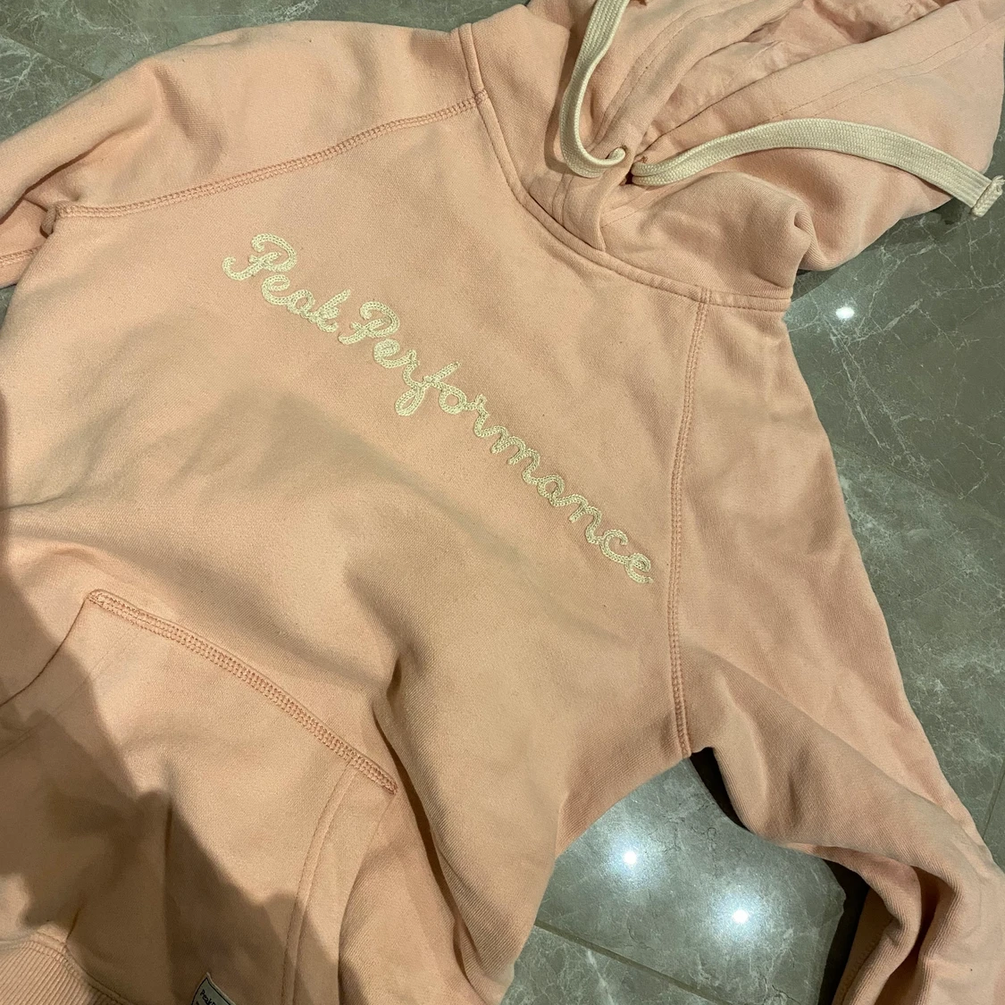 Peak performance hoodie storlek XS