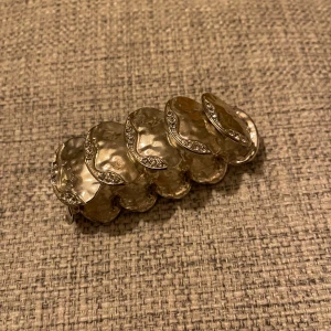 Armband  - Armband säljes. 