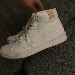 Nike skor - Anväda ett få tal gånger, jätte bra skick. Säljer pga att jag har likande redan ❤️