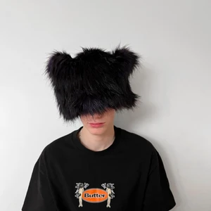 B-mössa önskedjur - Cool svart/lila mössa handgjord i fuskpäls 🦇💜