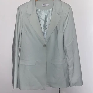 Mint kavaj  - Jättefin Mint Kavaj från NAKD samarbete med Emilie Briting 💚🤍 Köparen står för frakt 🤍