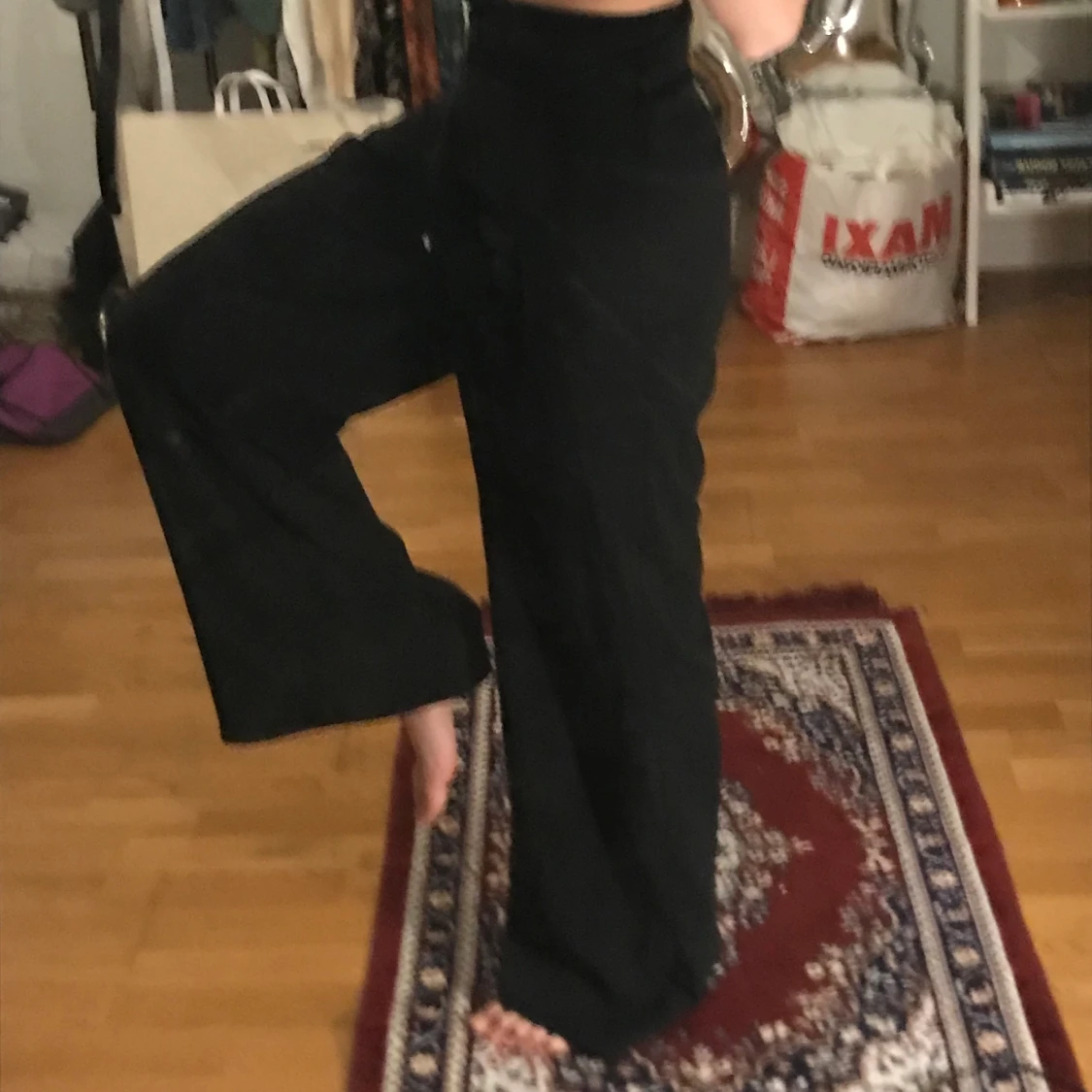 Svarta vida byxor - 90