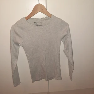 Långärmad  - En fin grå långärmad. Nyskick storlek M