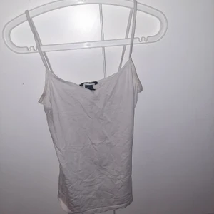 Linne - Ett vitt linne från hm