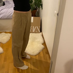 Rutiga kostymbyxor - Beigea rutiga kostymbyxor från zara💘 knappt använda