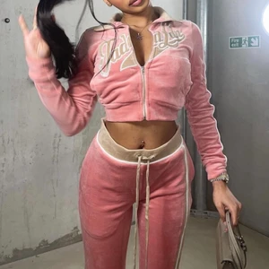 JADED LDN SET - Jättefint och efterlängtad set som tyvärr inte kommer till användning. Inköpt för ungefär 2000 kr men jag säljer för 1000 kr. Kan säljas separat också om det önskas.Helt oanvändt & inga defekter🥰 Köpare står för frakt. ( Bilder är lånade)