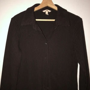 Lång brun klänning i ”frotté” material - Storlek: L