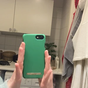 Ett grönt ideal of sweden skal säljer - Testat en gång! Den passar till iPhone 7/8/SE, kontakta om ni vill fråga frågor!