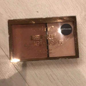 Smink palett  - Inte öppnad plasten är på men har köpt fel färg till mig den är helt ny så inget fel på den😊