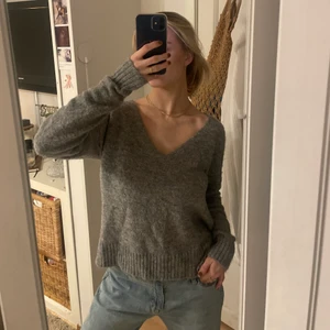 Stickad tröja, strl S/M - Jättemjuk härlig stickad tröja från envii💘 Storlek står inte, men skulle säga M/S. Så användbar!😍✨
