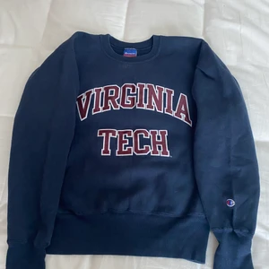 Vintage champion tröja - Skitsnygg vintage champion tröja. Köpt secondhand, använd ett fåtal gånger så i väldigt bra skick. Köpt för 600