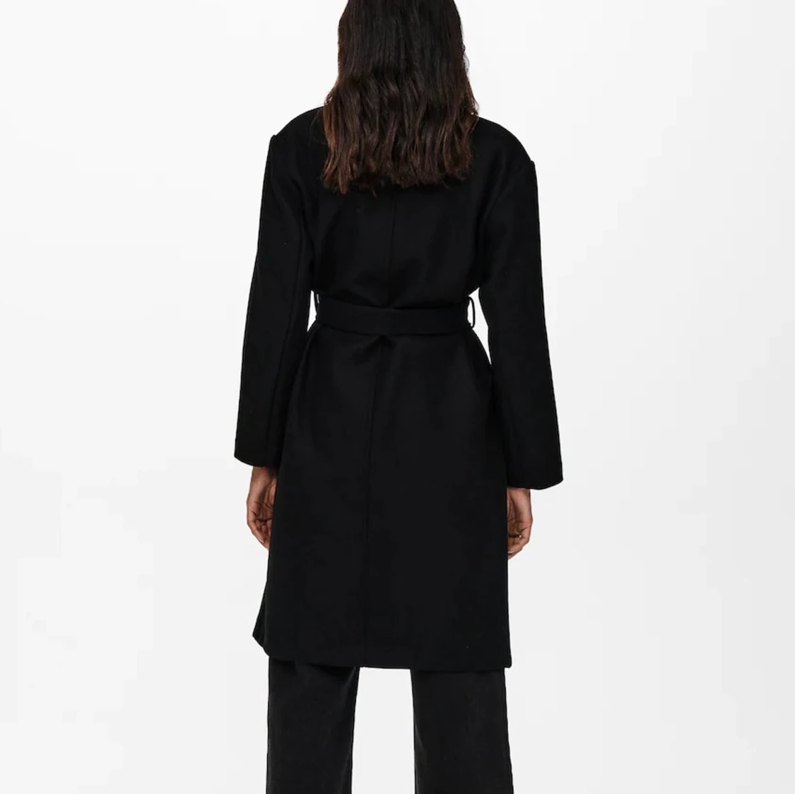 Svarta kappa med midjeskärp - 90