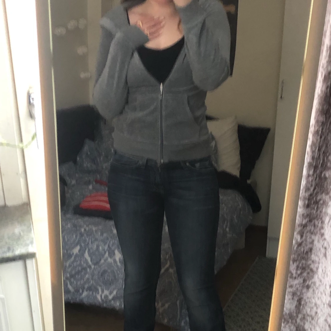 Grå velour hoodie  - 90