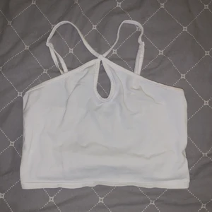 Linne - Vitt linne från Shein 💟 Aldrig använd - bra skick! Frakt tillkommer❣️